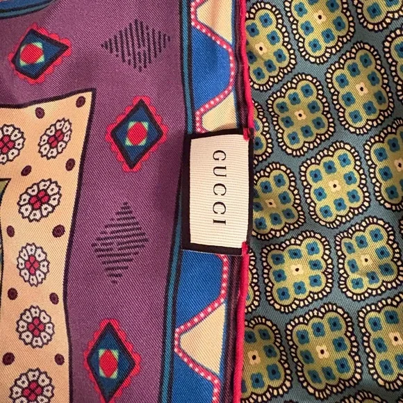 Gucci Multicolor Bee Print Silk Scarf - Picture 3 of 4